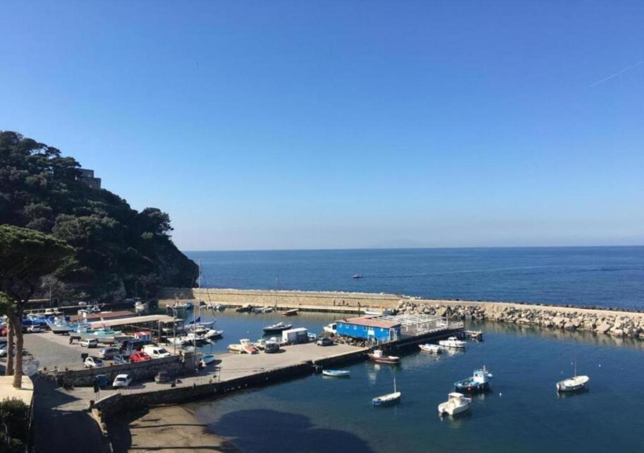 Relais Del Mare Con Terrazza Fronte Mare Free Parking Apartment Massa Lubrense Ngoại thất bức ảnh