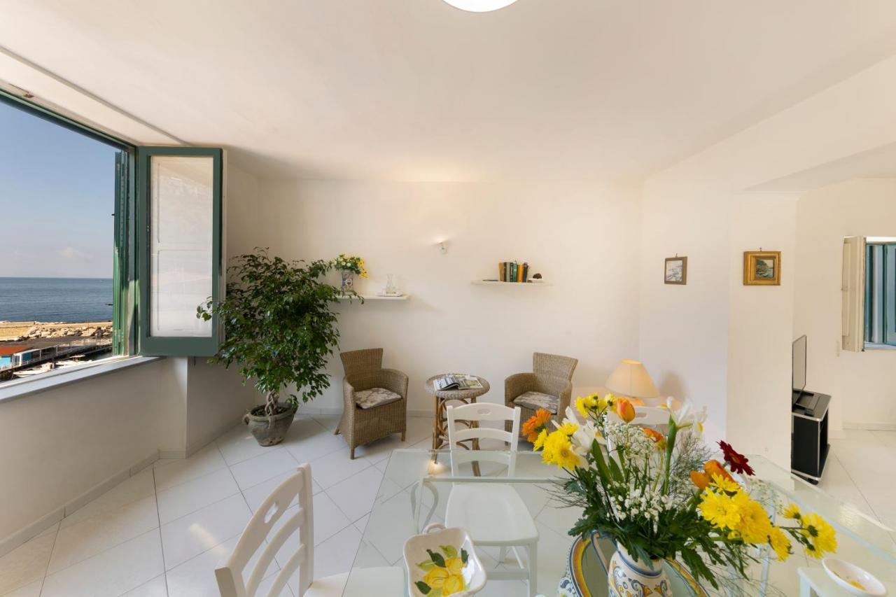 Relais Del Mare Con Terrazza Fronte Mare Free Parking Apartment Massa Lubrense Ngoại thất bức ảnh