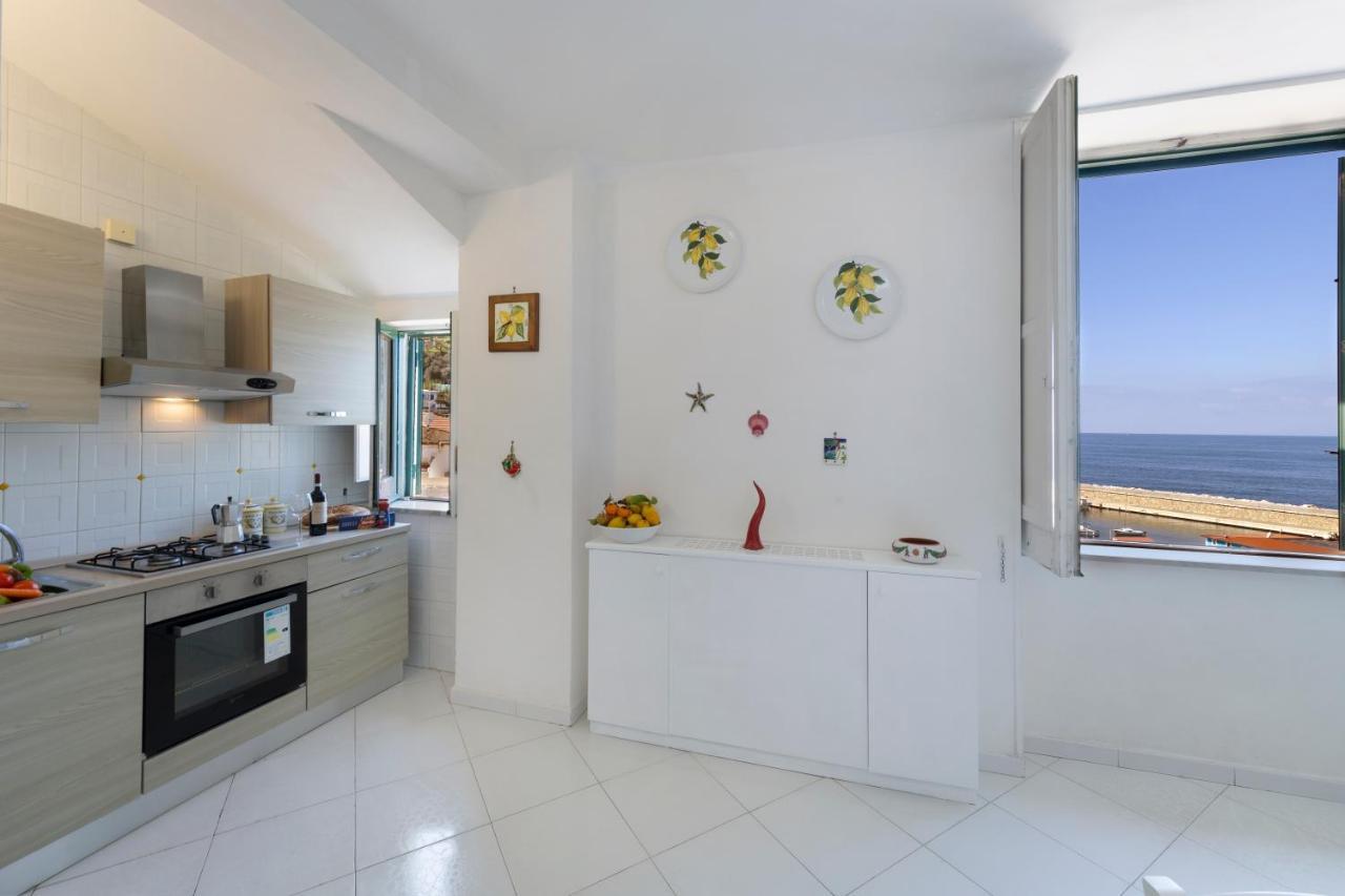 Relais Del Mare Con Terrazza Fronte Mare Free Parking Apartment Massa Lubrense Ngoại thất bức ảnh