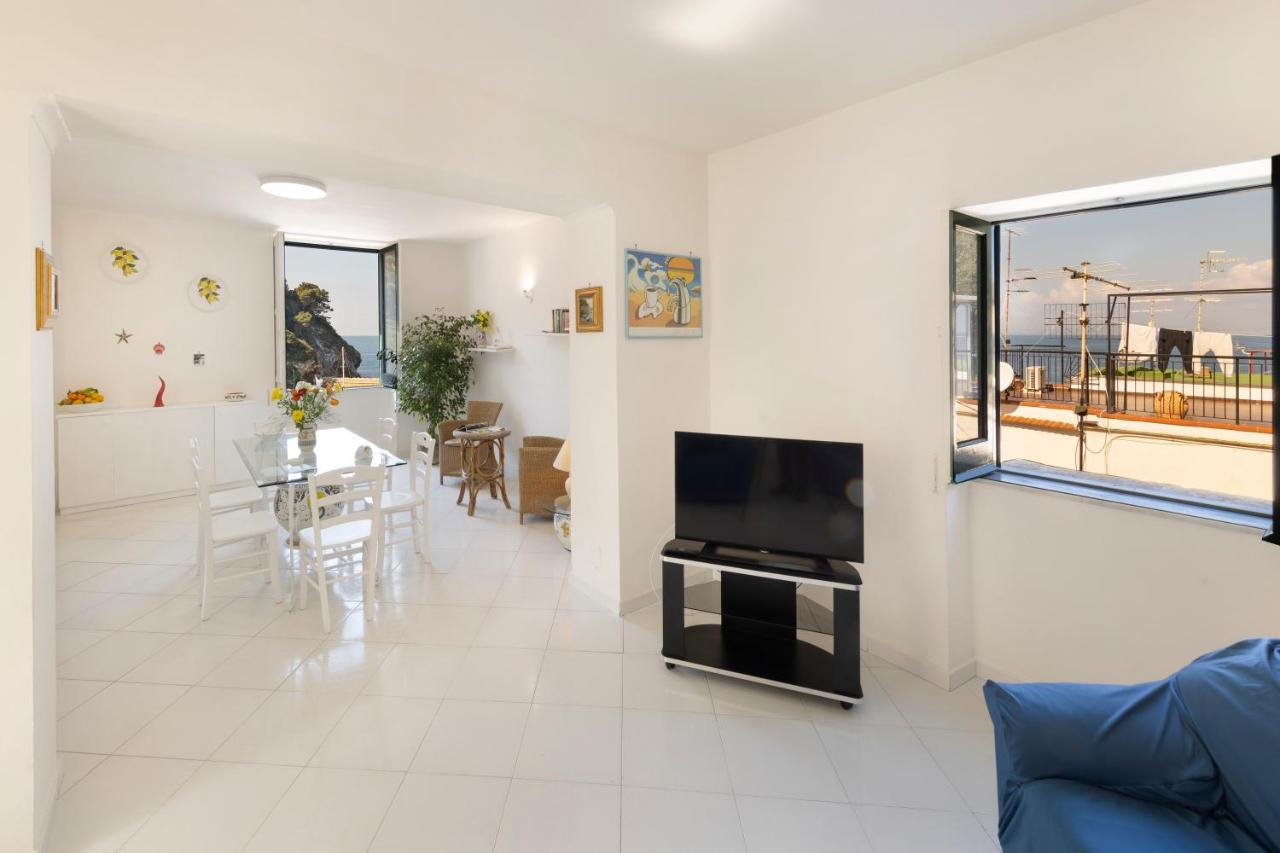 Relais Del Mare Con Terrazza Fronte Mare Free Parking Apartment Massa Lubrense Ngoại thất bức ảnh