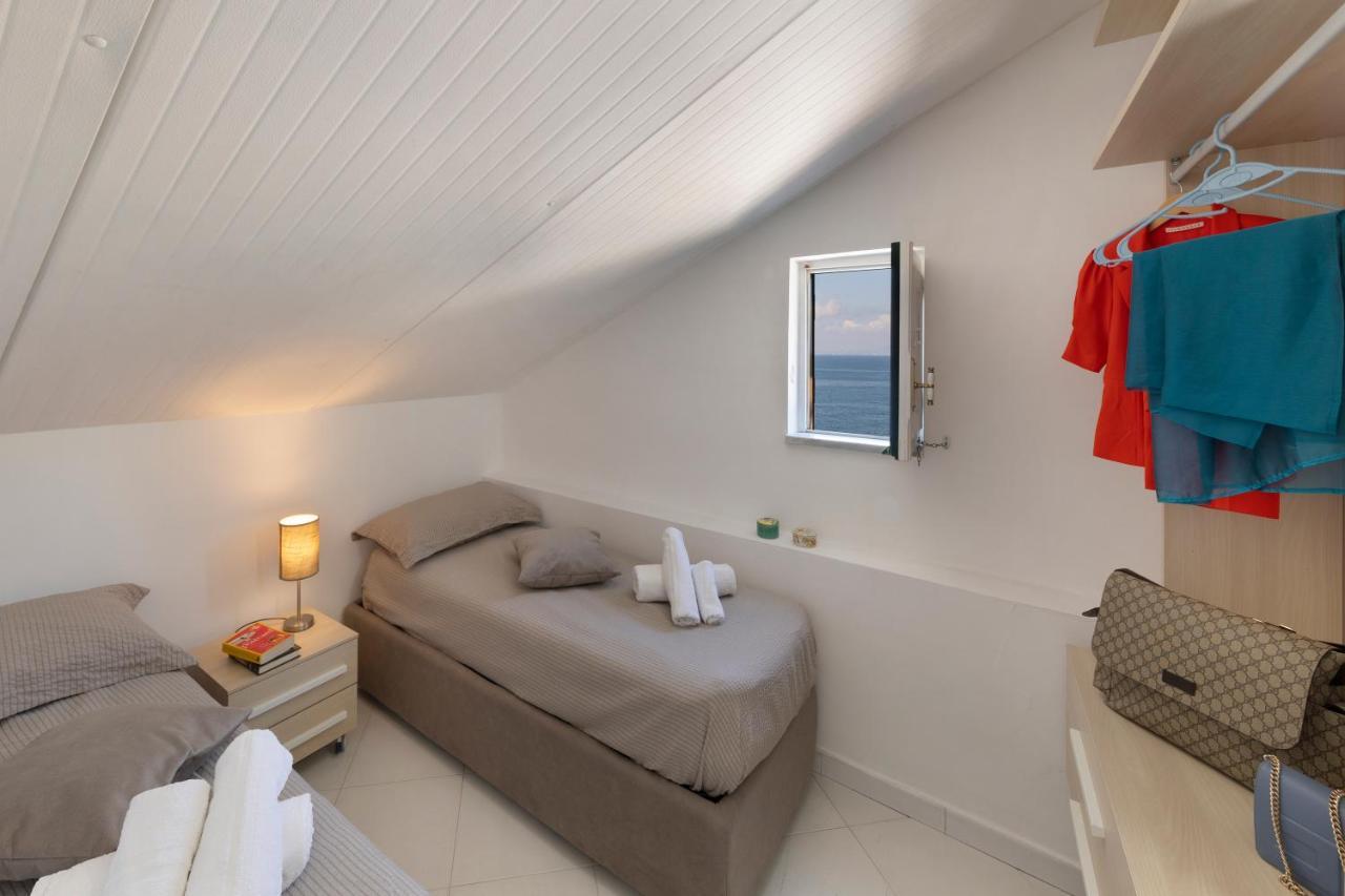 Relais Del Mare Con Terrazza Fronte Mare Free Parking Apartment Massa Lubrense Ngoại thất bức ảnh