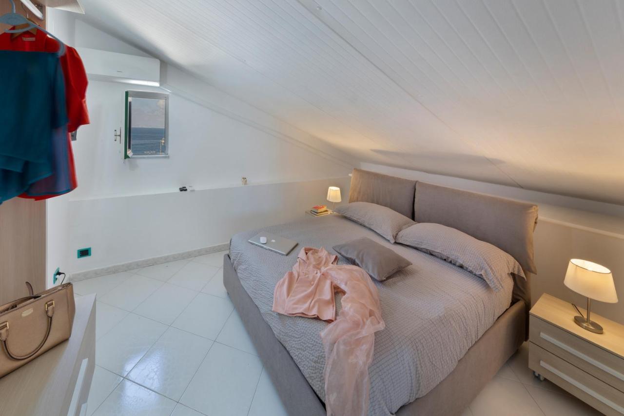 Relais Del Mare Con Terrazza Fronte Mare Free Parking Apartment Massa Lubrense Ngoại thất bức ảnh