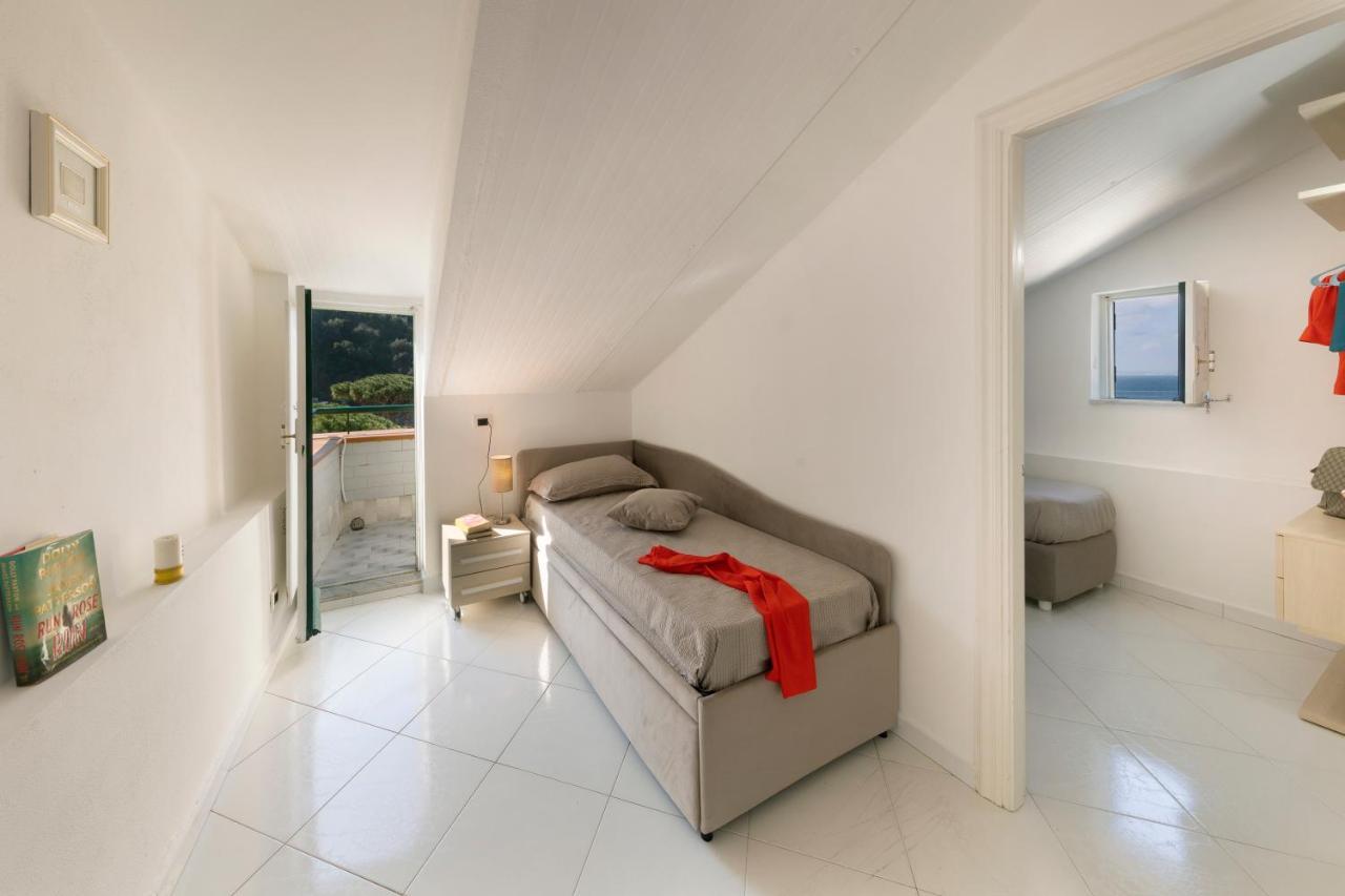 Relais Del Mare Con Terrazza Fronte Mare Free Parking Apartment Massa Lubrense Ngoại thất bức ảnh