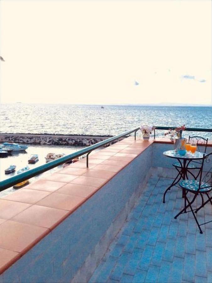 Relais Del Mare Con Terrazza Fronte Mare Free Parking Apartment Massa Lubrense Ngoại thất bức ảnh